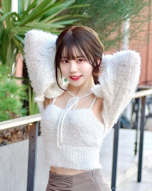 激カワ女子大生タレント・上西萌々、