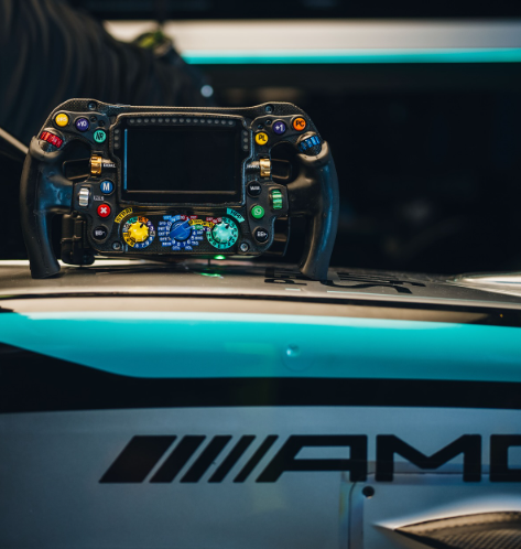 F1 メルセデスが公開した“理想の場所”とは？ファン待望のガレージショットに反響続出