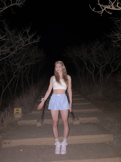 ヘソ出しタンク×ショーパン美脚スタイルに注目！女子バスケ・藤本愛妃、オワフ島"ココヘッド・トレイル"挑戦「とにかくきつかった〜〜！！」