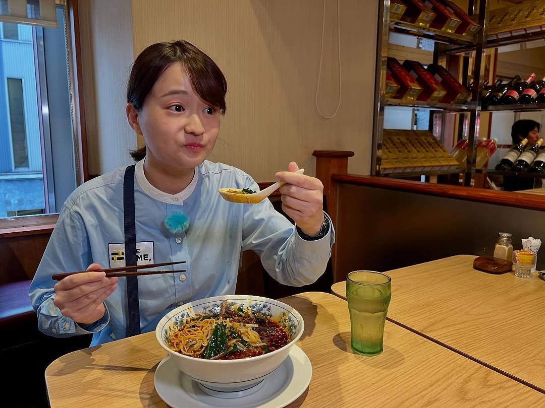 「朝からじんわり汗…」篠原梨菜、激辛担々麺に挑む姿が話題に