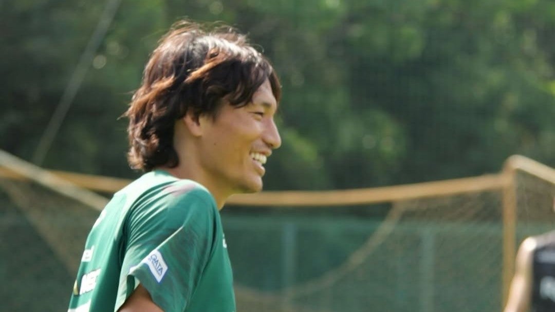 “爽快スマイル”が止まらない…Jクラブのエース候補が見せたトレーニング姿