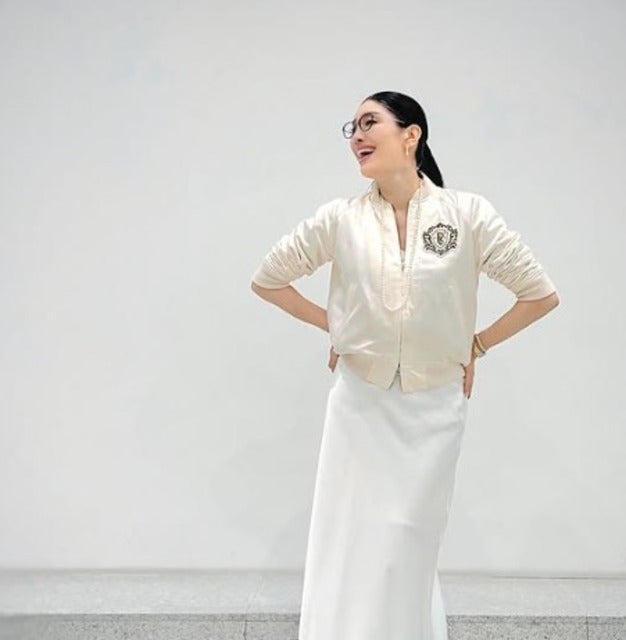 アンミカが気持ちは初夏な寒い梅雨コーデを披露！