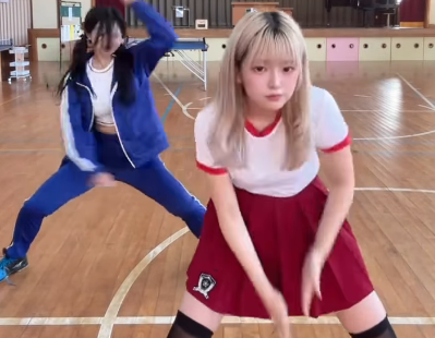 『はぁぁ～どっこいしょー！！』美女YouTuber、体育館で魅せた”体操着DEソーラン節”にファンガッツポーズ！