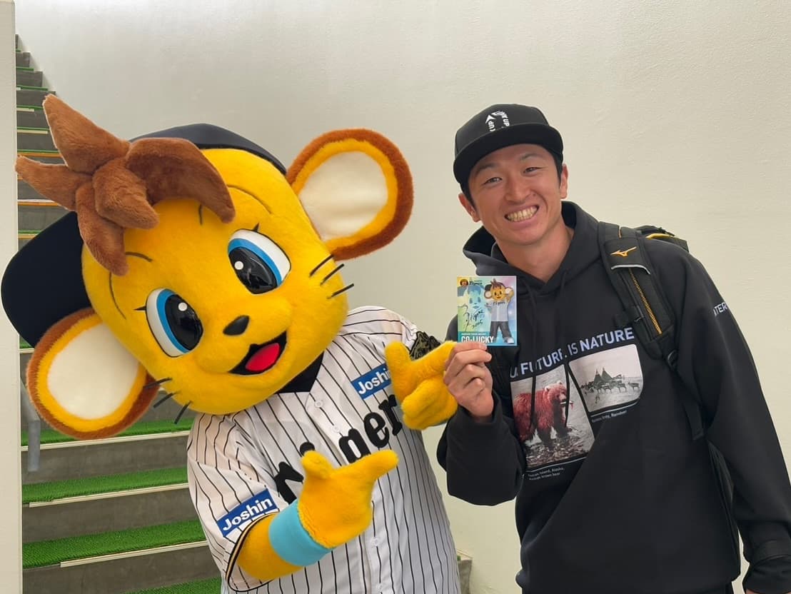 阪神のマスコットがキャンプイン！？選手たちのメロメロな表情にファン歓喜