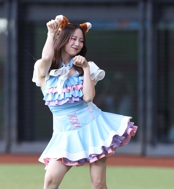 森香澄、日本ハムの試合できつねダンスを披露！「可愛すぎる〜」