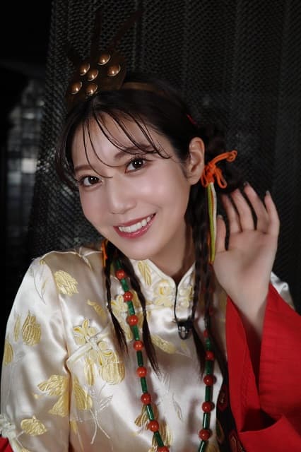 ”令和の峰不二子”こと阿部なつきが卑弥呼に!?可愛すぎるコスにファン大歓喜！