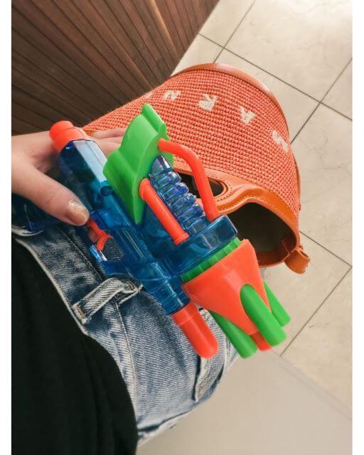 佐々木希に思わぬハプニング⁉️夏らしい出来事に反響続々🔫