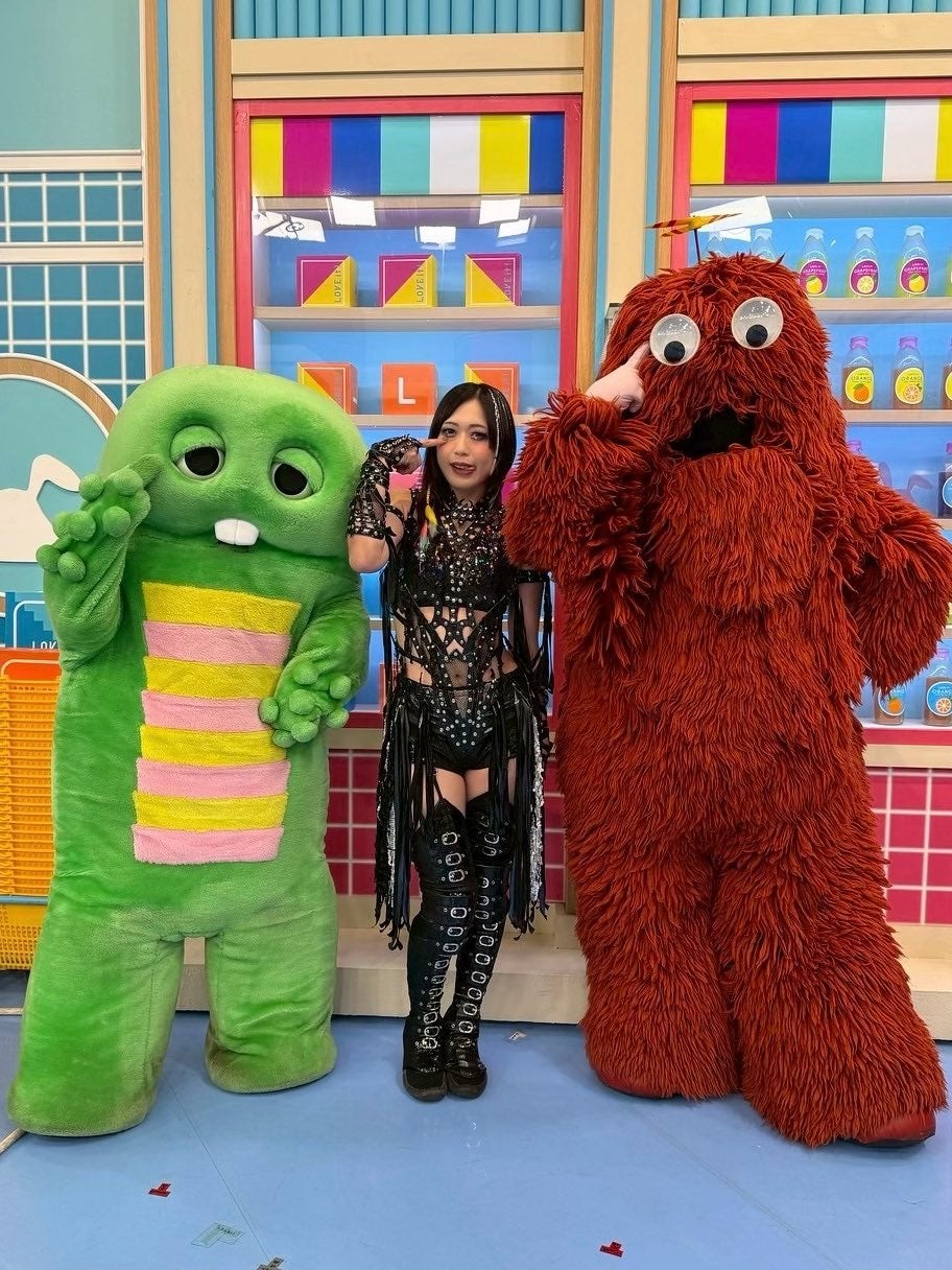 「昔から〇〇に似てるねってよく言われる」プロレスラー・上谷沙弥が“あのキャラクター”とスリーショット！