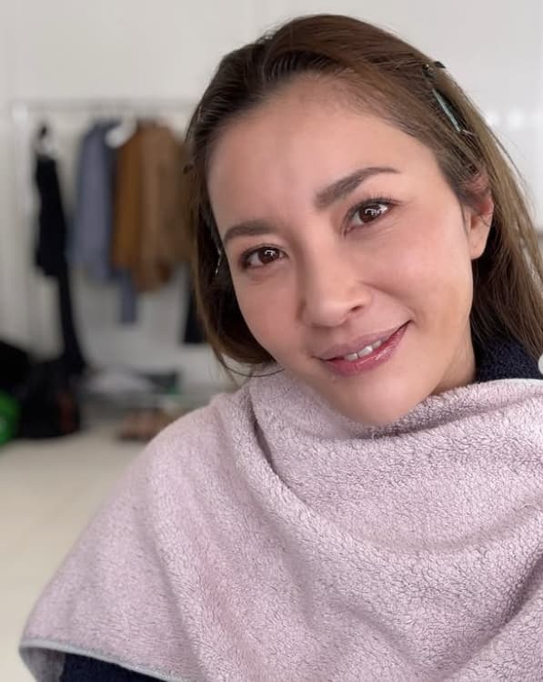 「でこだし可愛い！！」人気女優の撮影オフショットにファン歓喜