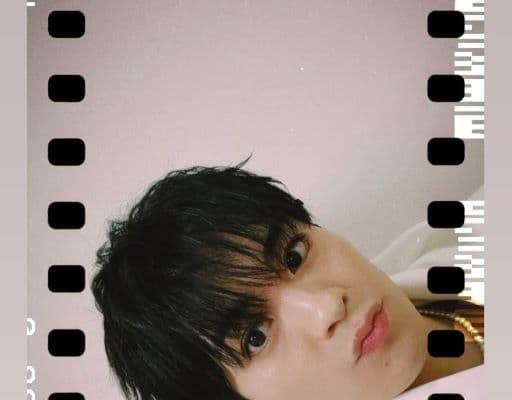 Travis Japan・松倉海斗、メガネ姿のフィルムショット公開でファンからは”天才ビジュ”の声！