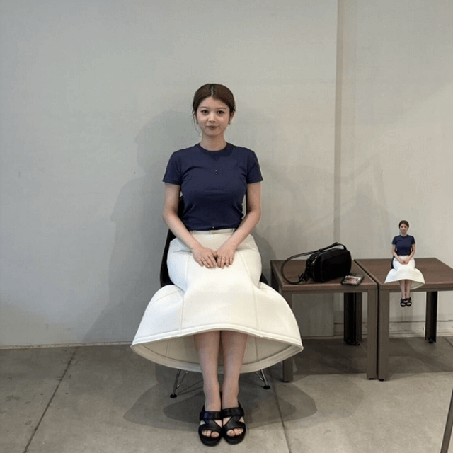 馬場ふみかが「自身のミニマム・ふみか」と一緒に美神フォトを公開！