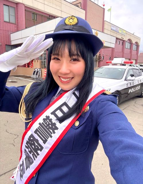 「地球の平和はこの私が守ります」トラックめいめい、制服姿で富良野警察一日署長を報告！