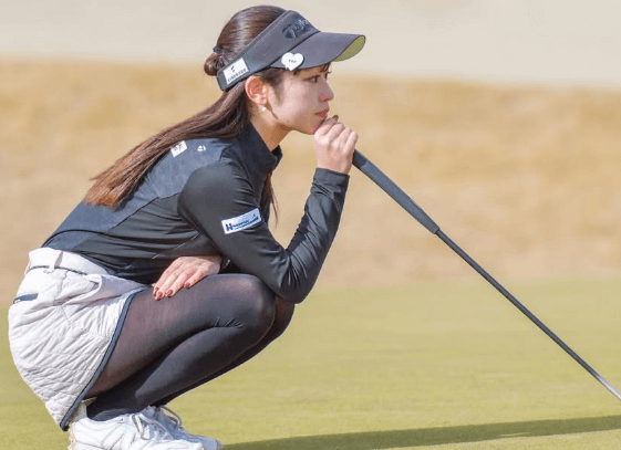 「もはや、アゴまで美しい…」注目の美女ゴルファーの”ビジュ爆発ショット”が話題「かわいすぎて、やばあ！！」