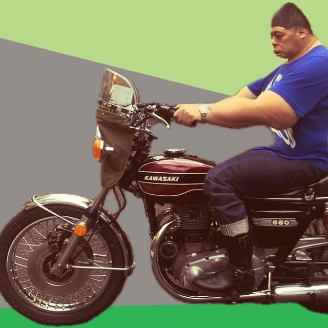 「バキらせてこぉー」野性爆弾・くっきーがアップした写真はやっぱり鬼加工で「誰？」