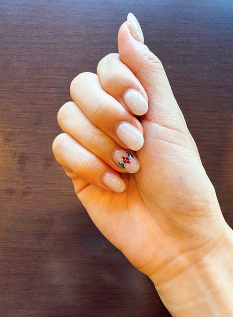 「クリスマスカラーと見せかけて…」麻雀好き女子アナのネイルにファン「ナイス役満」