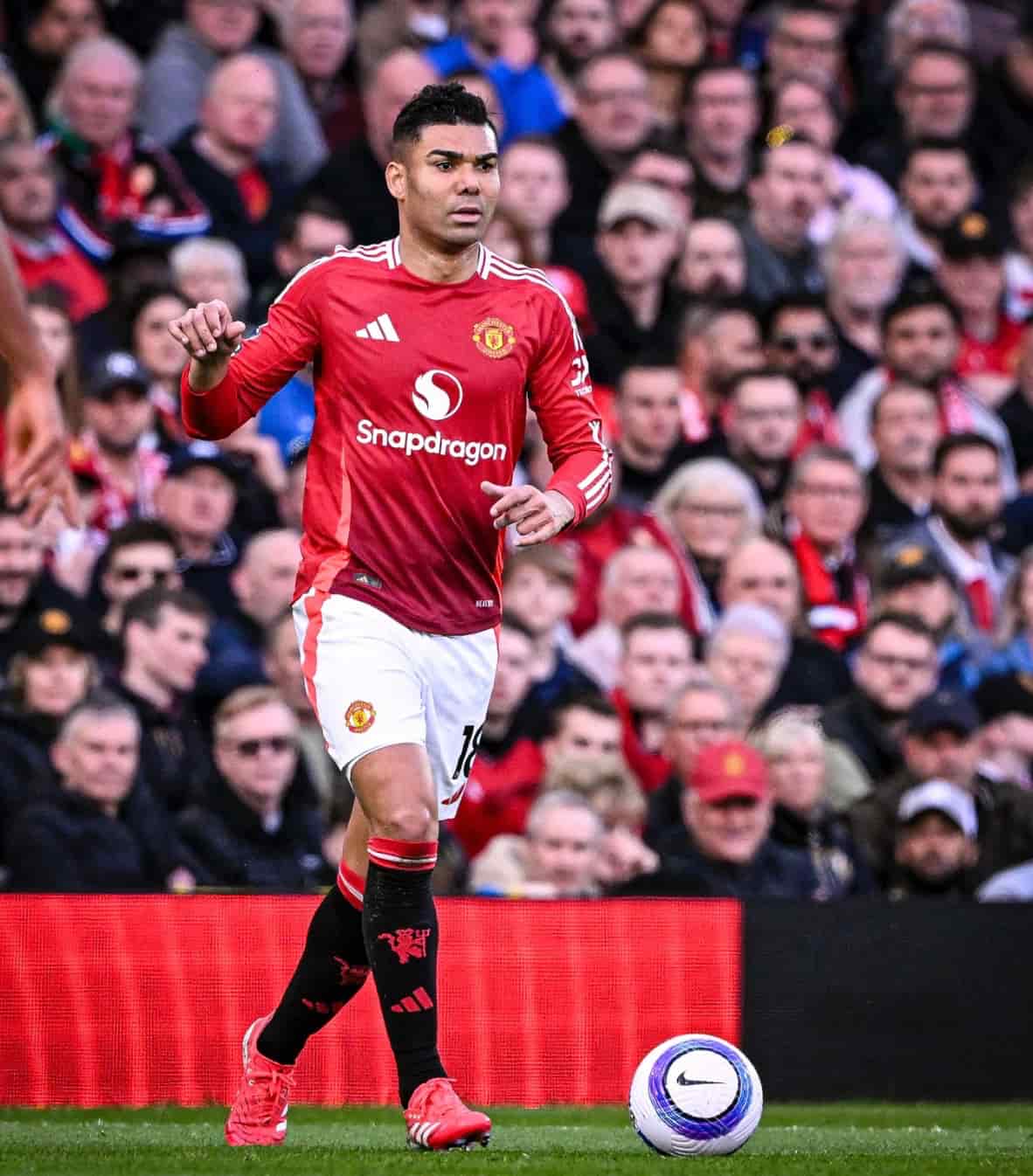 カゼミーロ、試合写真を投稿しファンを興奮させる！