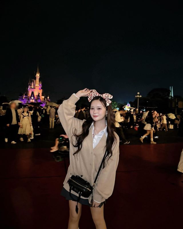 「まだまだ現役JKいけるよー！」あの有名インフルエンサーの制服ディズニーが可愛すぎると話題に