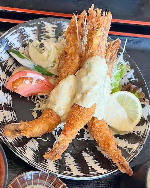 千鳥・ノブが宮崎県に！？🍤特大エビフライの写真を公開📸