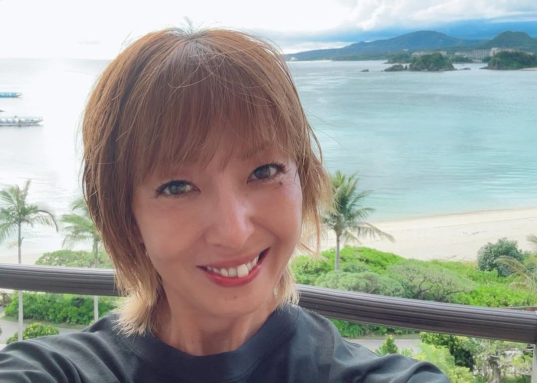 MAX・Reina、沖縄で仲間と過ごす至福の時間 「30周年の最高のご褒美」