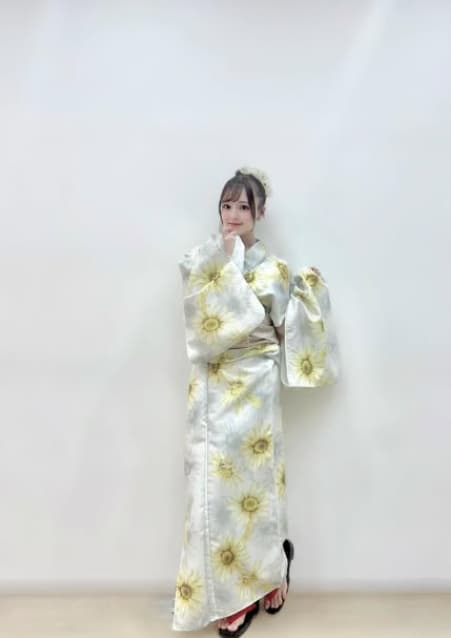 由良朱合が向日葵柄の素敵な浴衣姿を披露！