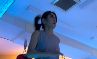 59歳美魔女の挑戦！前田典子、ファイティングエクササイズで健康美を発揮