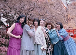 松本伊代、82年組との春爛漫ショットにファン歓喜「もっと一緒に居たかったな」