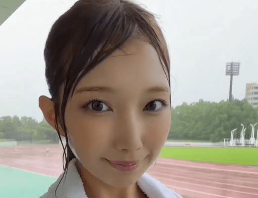 人気コスプレイヤーが雨も滴る