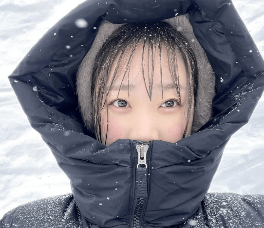 「重装備だね！」美女アナウンサー、猛吹雪のなかで撮った”ゆきんこ・ショット＆ムービー”がキュートだとファン絶賛！「雪女美女」