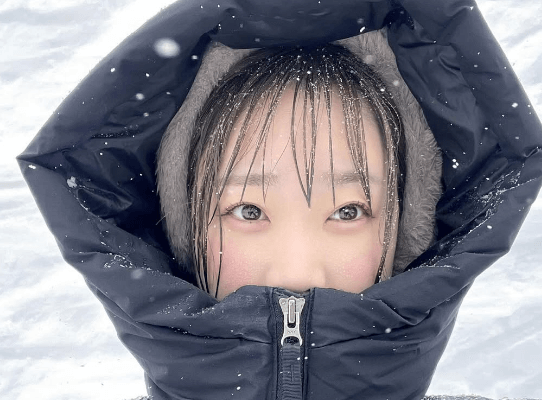 「重装備だね！」美女アナウンサー、猛吹雪のなかで撮った”ゆきんこ・ショット＆ムービー”がキュートだとファン絶賛！「雪女美女」