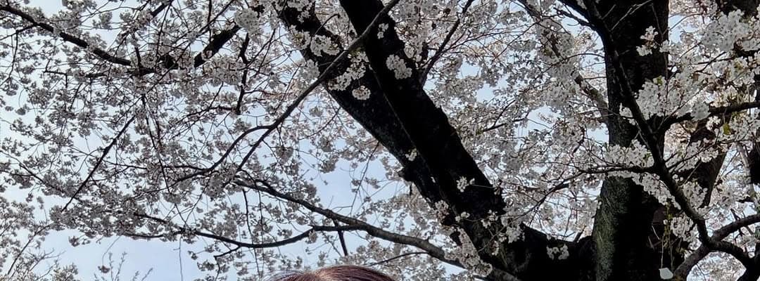 二瓶有加、お花見のオフショットを公開。メガネ姿が可愛いと話題に！