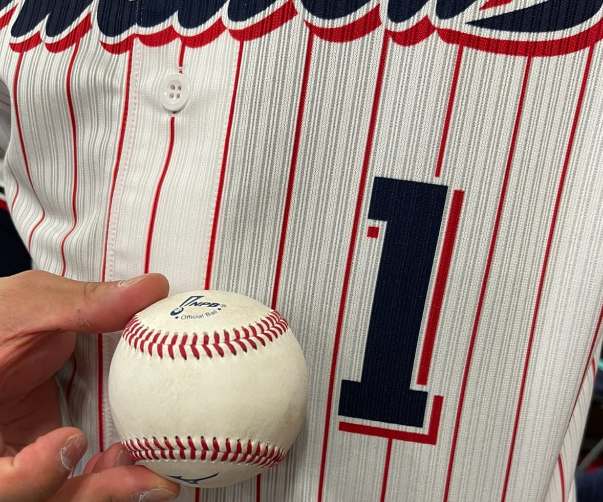 ヤクルト・山田哲人が通算300号HR達成！！チームメイトも祝福！