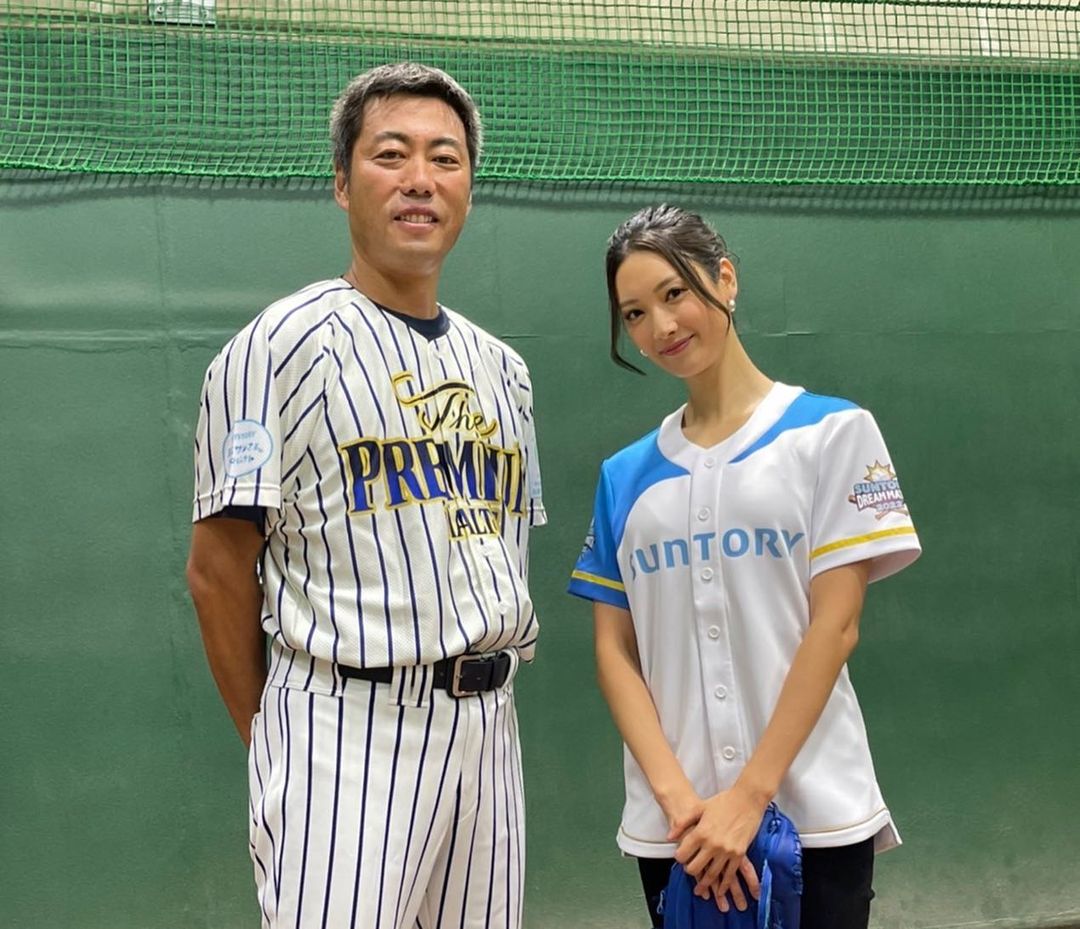 菜々緒さんが小さく見える！？上原浩治さんとの身長差ショットが話題に👀✨