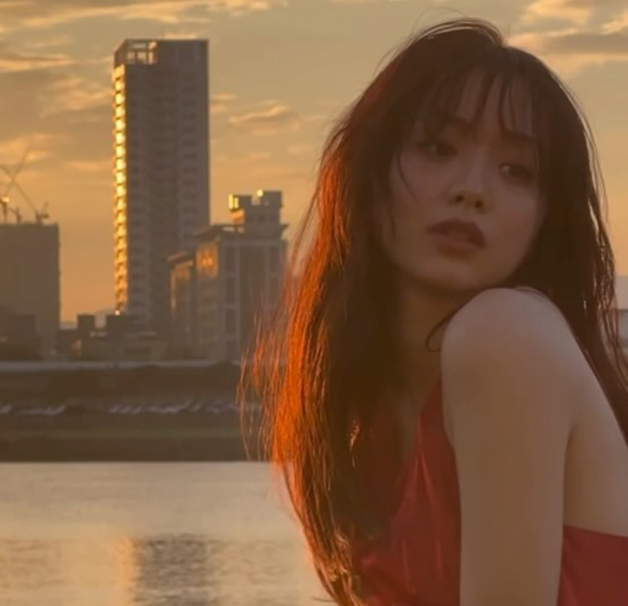 森香澄がチャイナドレスから美脚のぞかせ「wow, sexy 」💕