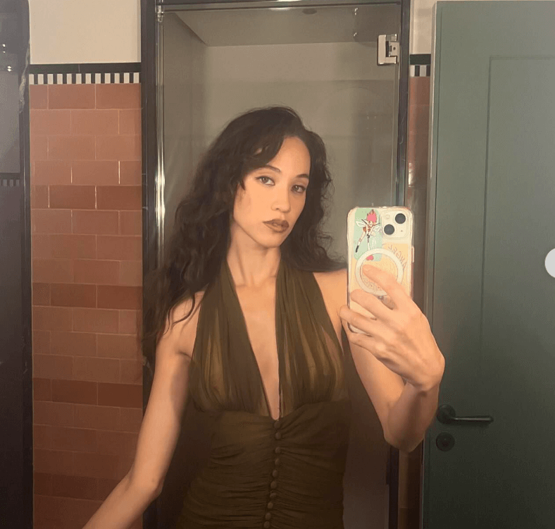 水原希子、サンローランをまとい唯一無二の存在感