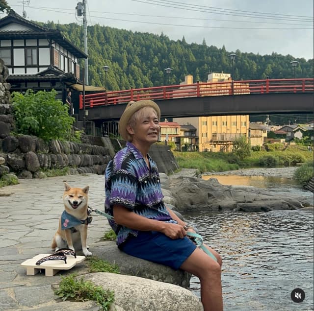 つるの剛士、柴犬「マメちゃん」との郡上散歩動画が話題！