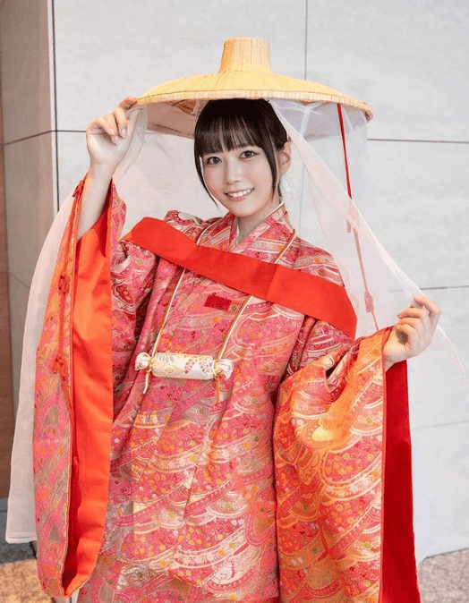 「可愛すぎてたまらんちゃ」超人気レイヤー・東雲うみ、地域創生アンバサダーの晴れ着ショットに大反響！