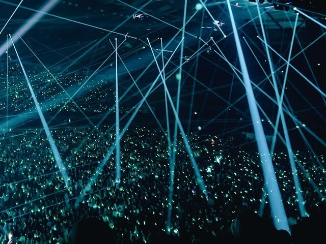 「今日は早くも一曲目から涙が出てきて…」人気ロックバンド、史上最大規模のツアー完走