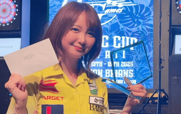 「いっぱいかわちー」美女ダーツプロ・森田真結子、ハワイ大会で優勝した際のビクトリーショットを公開！「めっちゃかわちぃ〜」