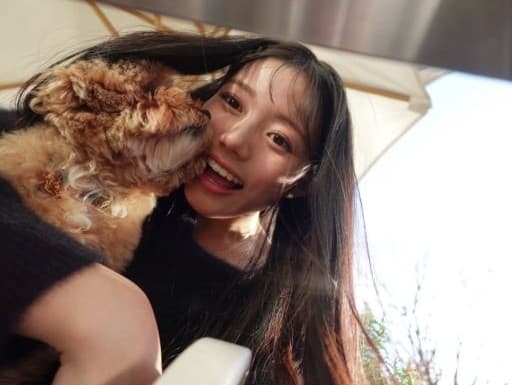 CBC中村彩賀アナ、愛犬との親密なショットを披露！ ファンから「好き好きカワイイ♡♡」の声