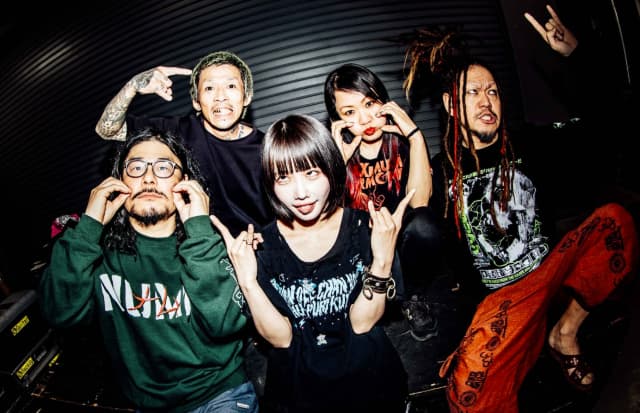 「いやマジ最高過ぎました！」あのちゃんの対バンオフショットにファン歓喜！変顔も披露