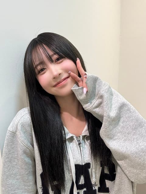 FRUITS ZIPPER 櫻井優衣が”オフ感”強めな黒髪激カワショットを公開！「髪の毛を染めました♡」