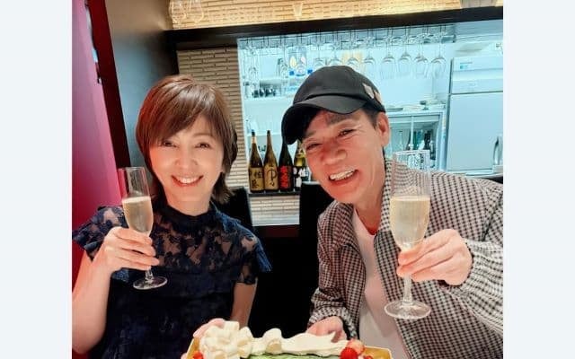 「不思議な年月」渡辺満里奈、 夫・名倉潤との結婚20周年を報告し夫婦で2ショット！