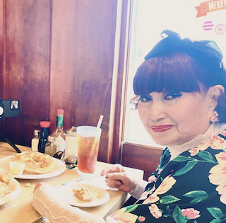 黒柳徹子がハワイでパンケーキに舌鼓🥞「ハチミツたっぷりかけて、美味しかった！」