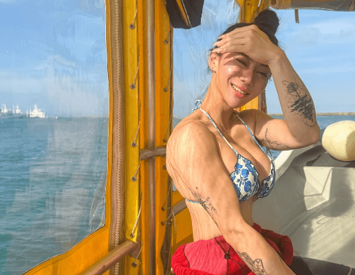 「水着姿眩しい」ビキニプロの美女、ファン絶賛のパーフェクトボディを公開！メッセージへの共感も続々「心に響く内容が尊い」