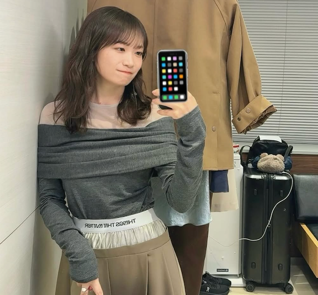 秋元真夏、衣装から私服で見せる冬の素顔「サンタさん来るかな」