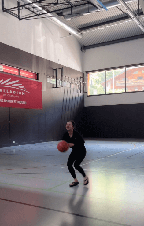 本田真凜、バスケ挑戦に「脳内では完璧」とユーモア満点の投稿！フォロワーも大爆笑