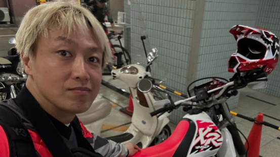 お見送り芸人しんいちが愛車XR250を公開！「冬でも手ぶくろなし？」ファン驚きの声も