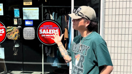 「高円寺で何してるの！？」優里の私服姿が可愛すぎると話題に！笑顔満点の街歩きショットにファン歓喜！