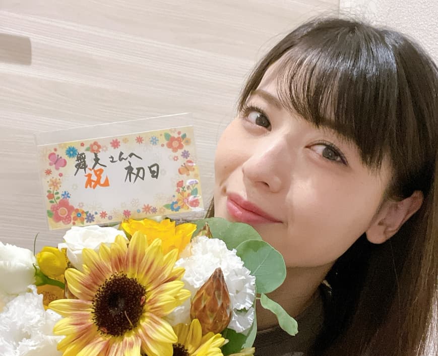 矢島舞美、自身が主演する舞台の初日が終了したことを報告！！