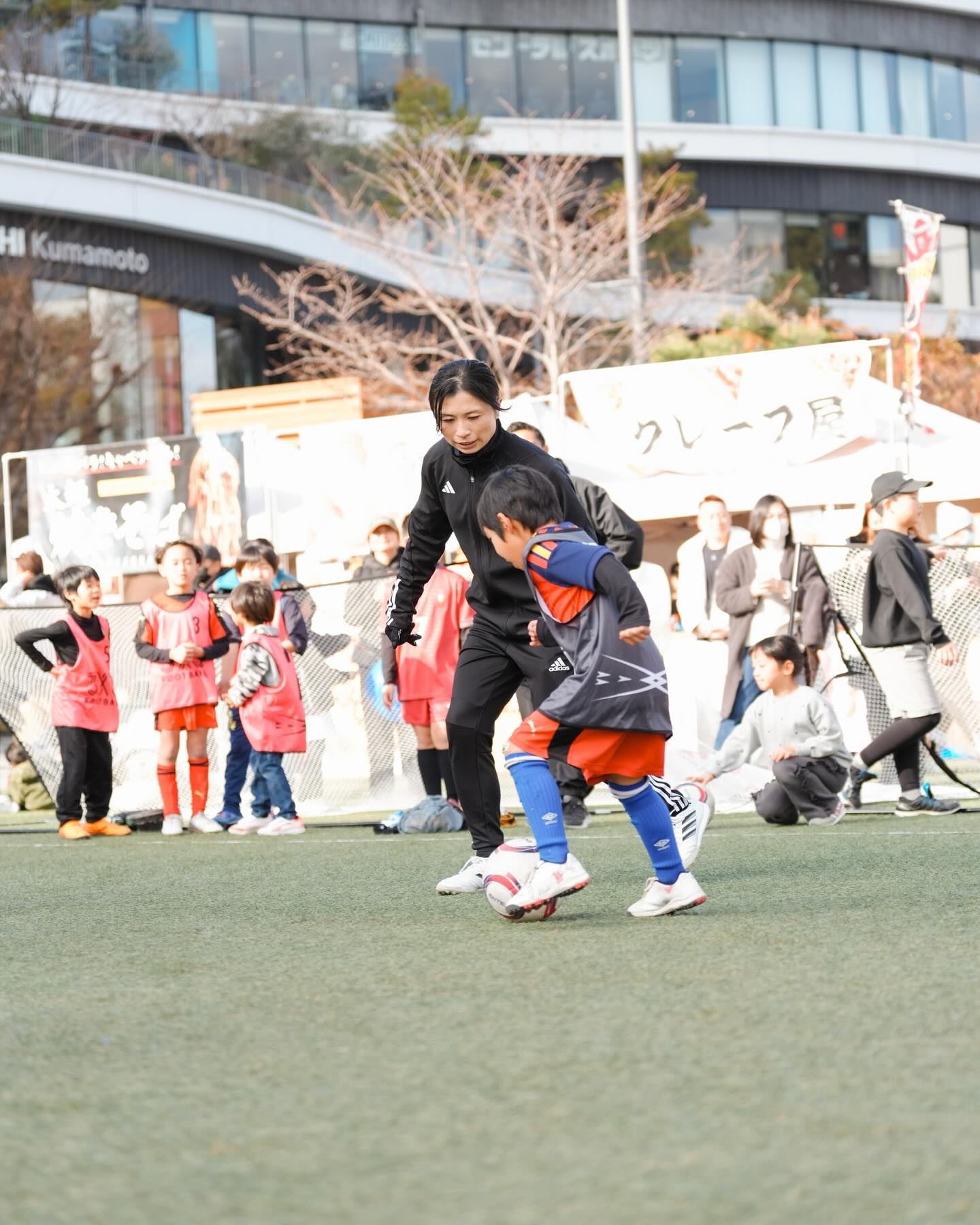 「笑いが止まらない」鮫島彩、熊本サッカーフェスタで見せた最高の笑顔